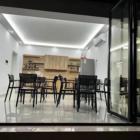Papa-berat Hotel